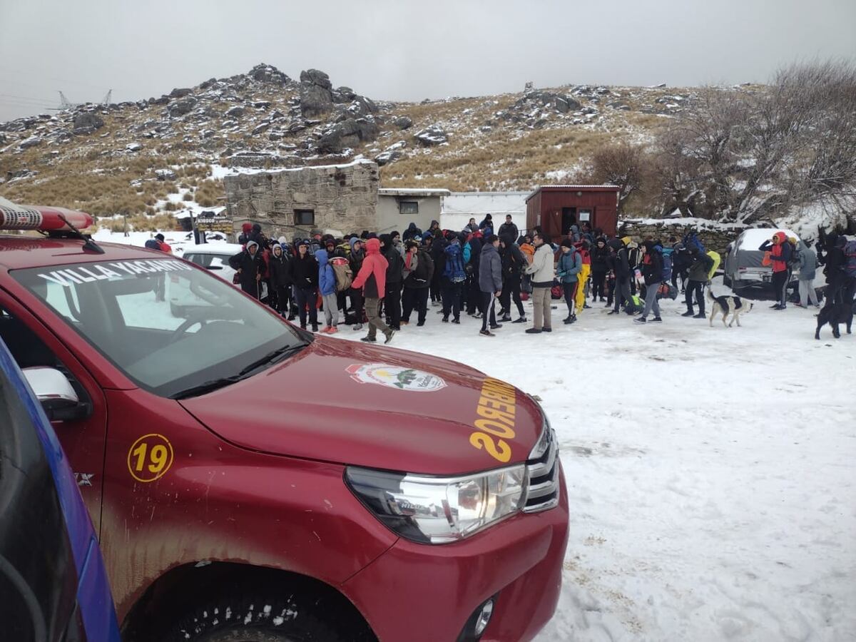 Cerro Champaquí: rescataron a 100 rosarinos que quedaron varados por la nieve