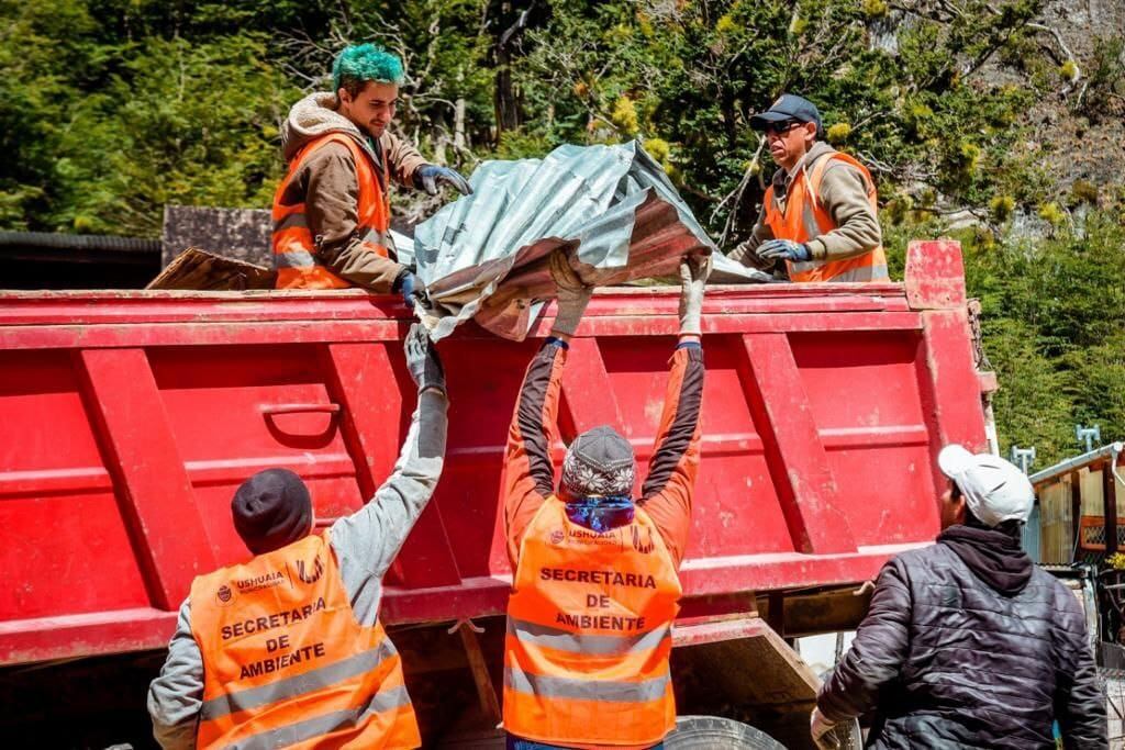 Realizaron una nueva jornada de mejora de espacios públicos y retiro de voluminosos en Andorra