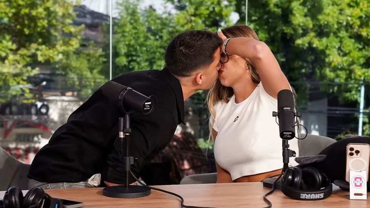 El beso de Gastón Edul con Nati Jota en OLGA