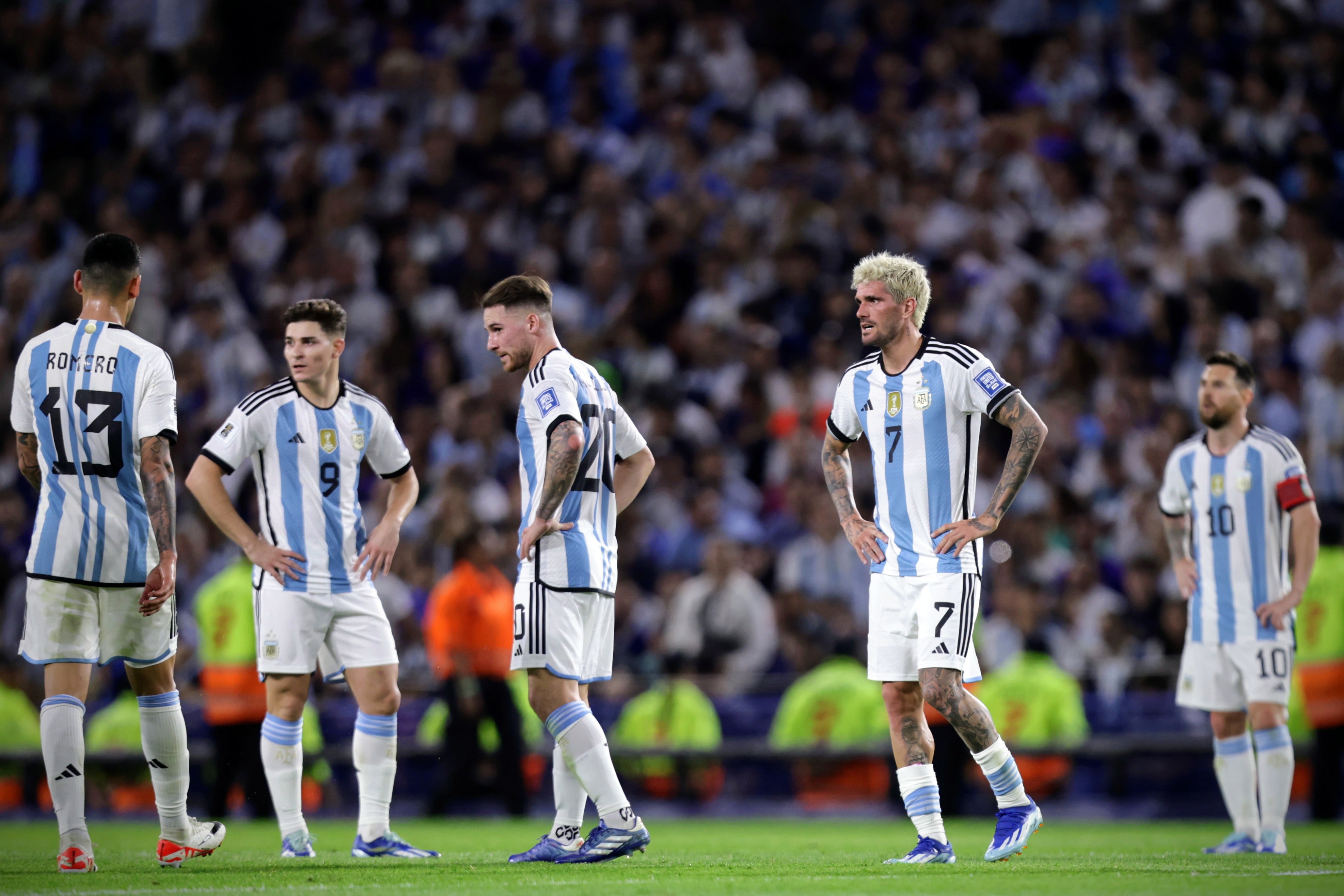 La selección, sin respuestas durante muchos pasajes del partido con Uruguay por las eliminatorias. (Fotobaires)