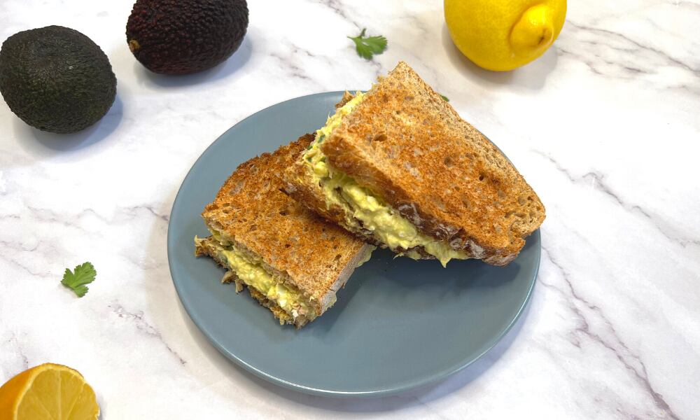 Sándwich de atún y huevo, un nutritivo plato para el verano.