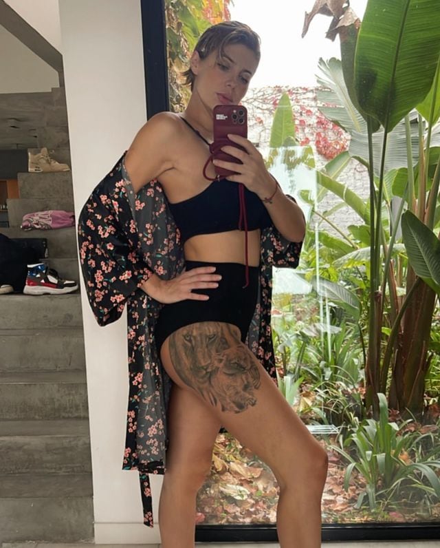 Tamara Bella desplegó toda su sensualidad con un impactante outfit total black
