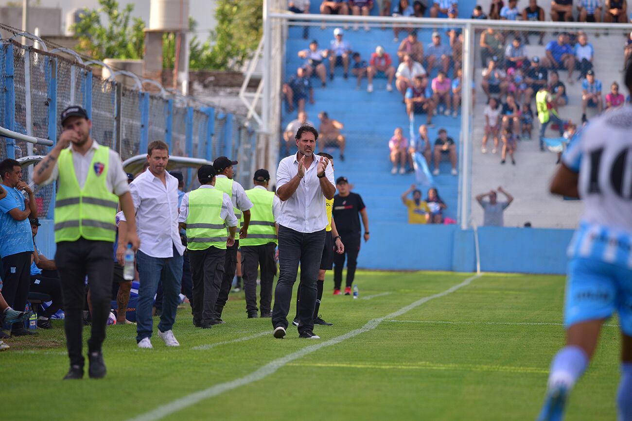 Fútbol Primera Nacional Racing le ganó por 1 a 0 a Dep Maipú de Mendoza ( Ramiro Pereyra / La Voz)