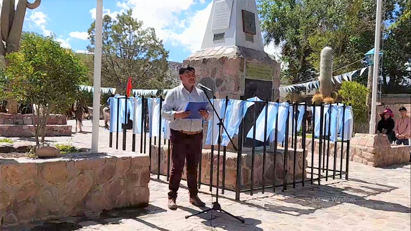 El secretario de Gobierno de la Municipalidad de Humahuaca, Antonio Ríos, al momento de pronunciar su discurso.