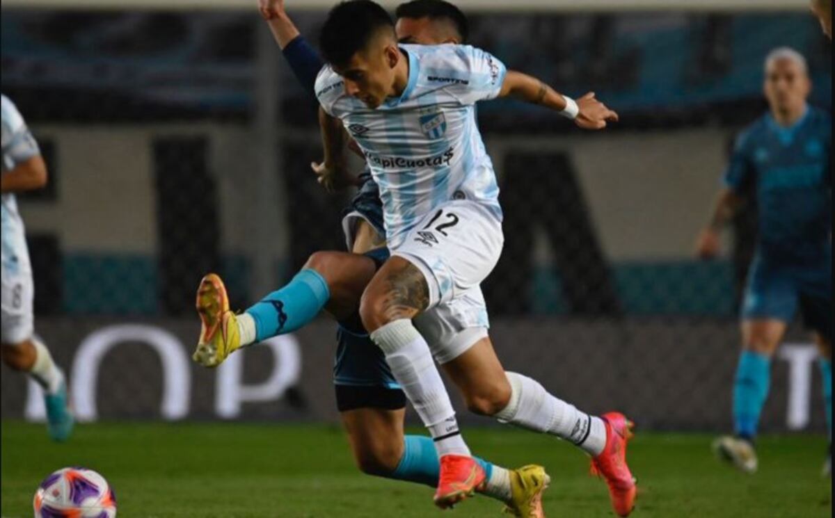 ¡Apenas afuera! Mateo Coronel erró un mano a mano increíble ante Racing