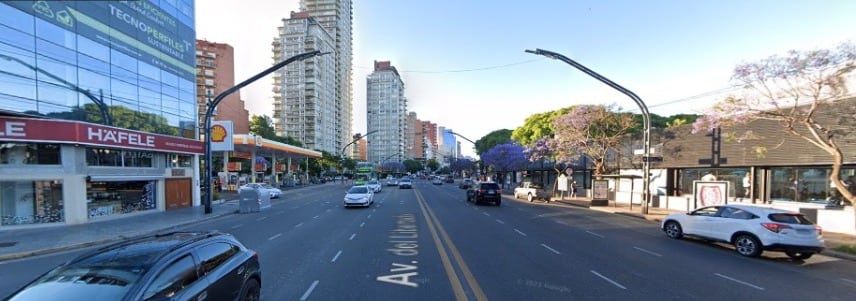 Choque y vuelco en Núñez, sobre avenida Libertador entre Rivadavia y Vilela.