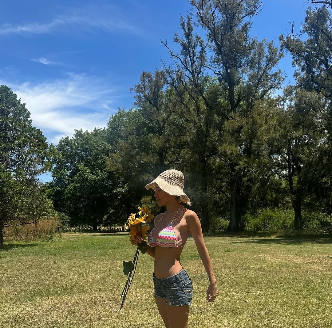 Ultra escote y mini short: Andrea Rincón encendió Instagram con un look super hot