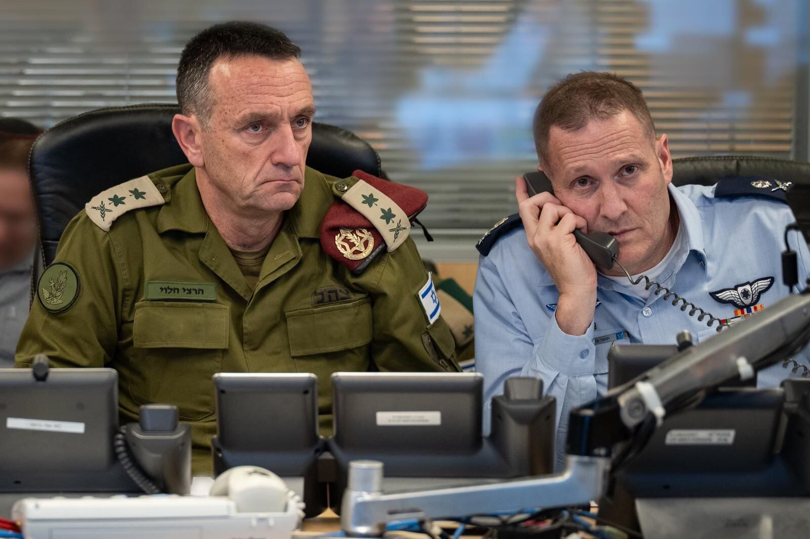 El Jefe del Estado Mayor de las FDI, el Tte. Grl. Herzi Halevi junto al Comandante de la Fuerza Aérea Israelí, el Myr. Grl. Tomer Bar. (X)