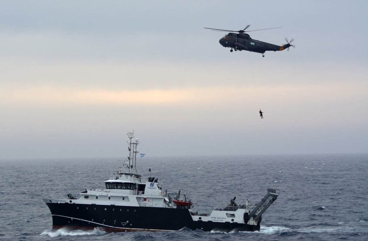 Rescataron a un tripulante herido cerca de las islas Georgias del Sur