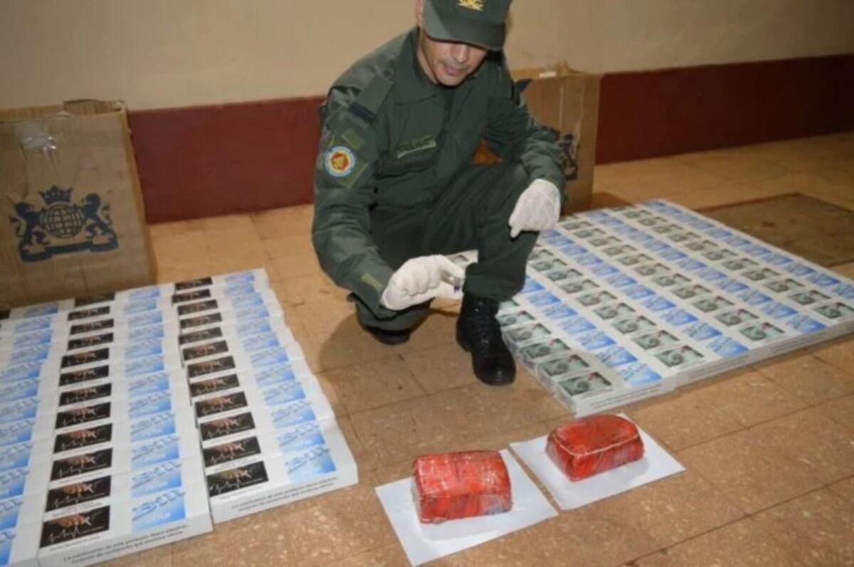 Incautan casi 2 kilogramos de cocaína y cigarrillos de contrabando en Puerto Iguazú