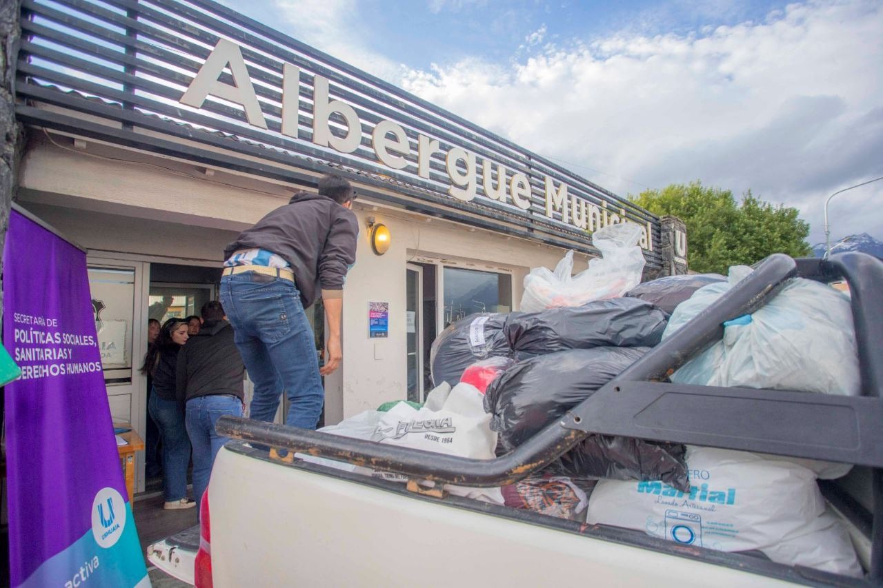 Vuoto visitó, el Albergue Municipal donde se llevó adelante la “Colecta Solidaria por los Damnificados de Bahía Blanca”.