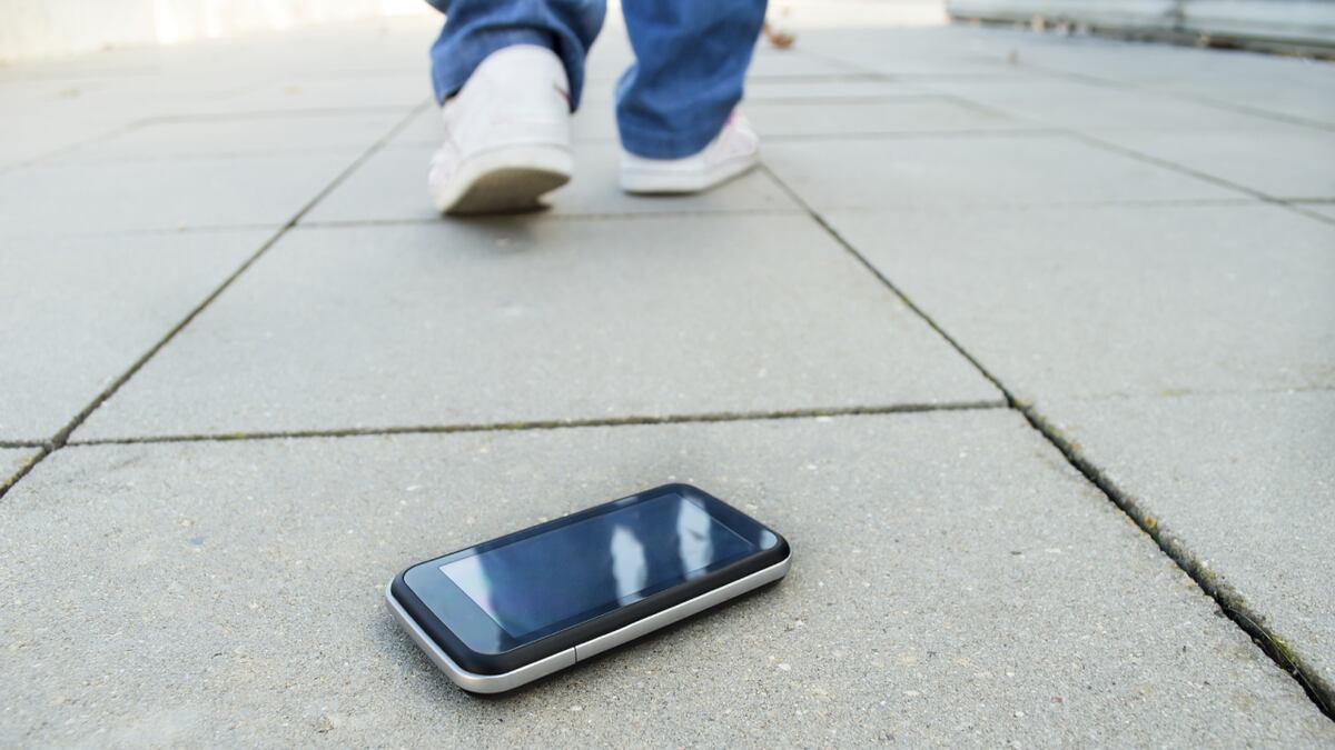 Insólito: tuvo que robar su propio celular para recuperarlo