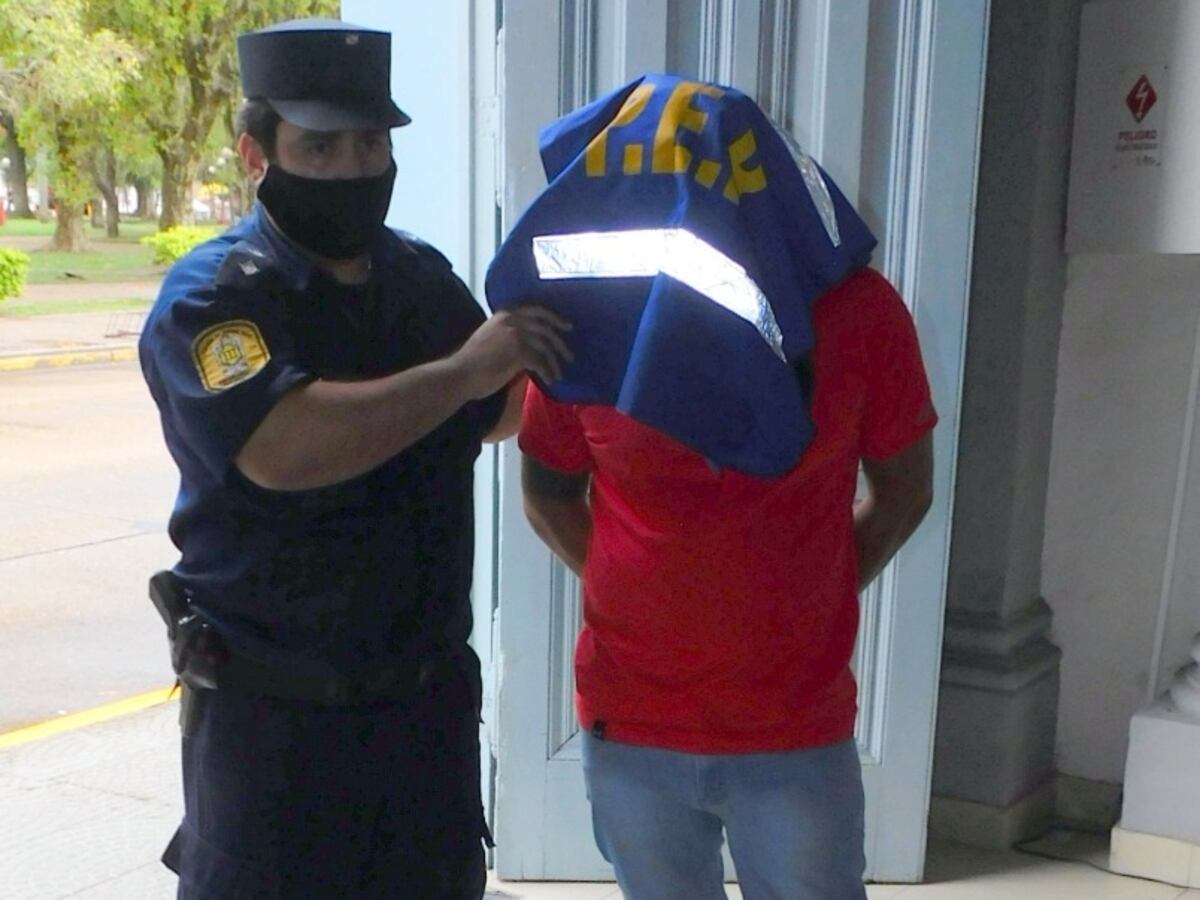 Detienen a un joven violentando las mediadas de restricción
