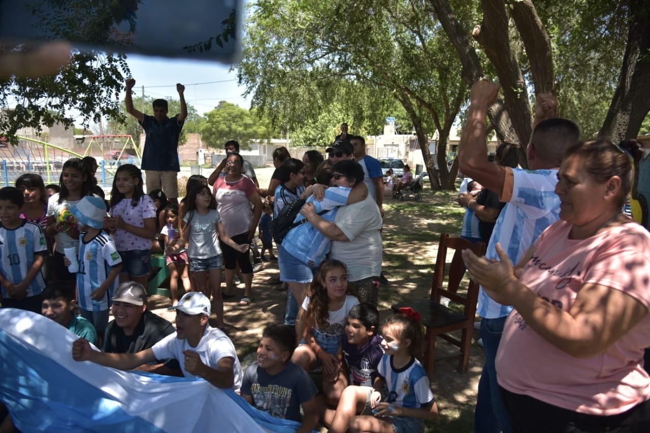 Argentina vs. Francia. Así se vive el partido en la casa de la familia del Cuti Romero. (Facundo Luque / La Voz)