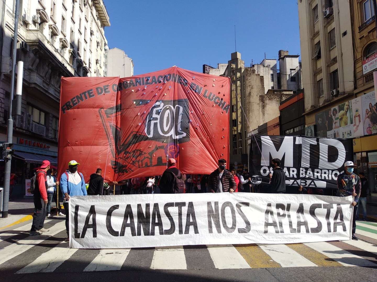 Organizaciones sociales realizan cortes y movilizaciones en el Obelisco hacia el Ministerio de Trabajo