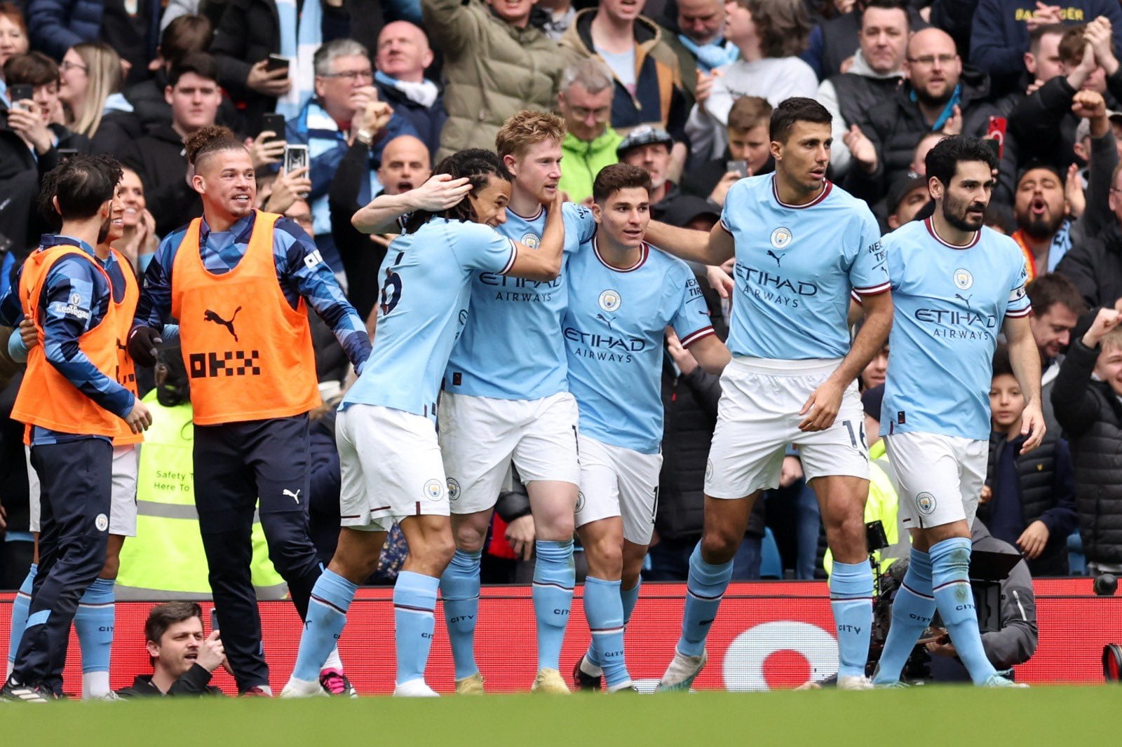 Julián Álvarez encaminó el rumbo del Manchester City contra Liverpool y sumó en la temporada.