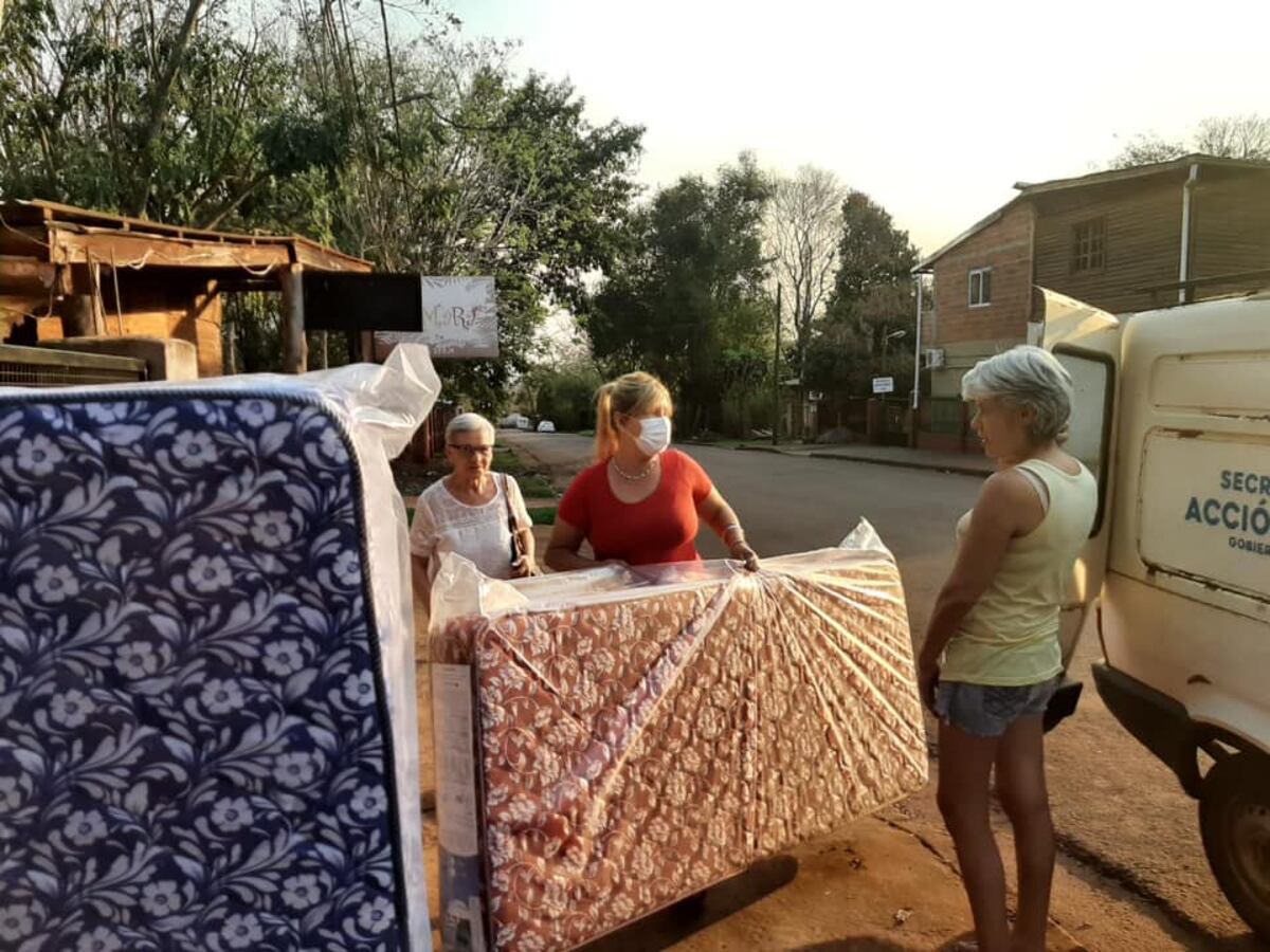 Acción Social hizo entrega de donaciones a una familia en barrio Las Orquídeas