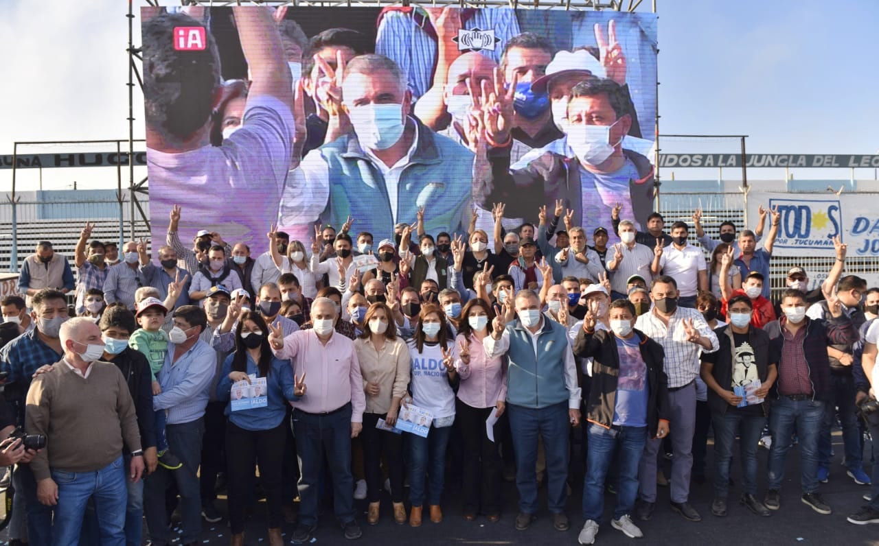 Junto a una multitud Jaldo cerró la campaña de Todos por Tucumán.