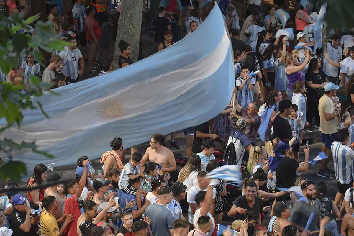 Argentina clasificó a semifinal en Qatar 2022 y Mendoza explotó con un multitudinario festejo