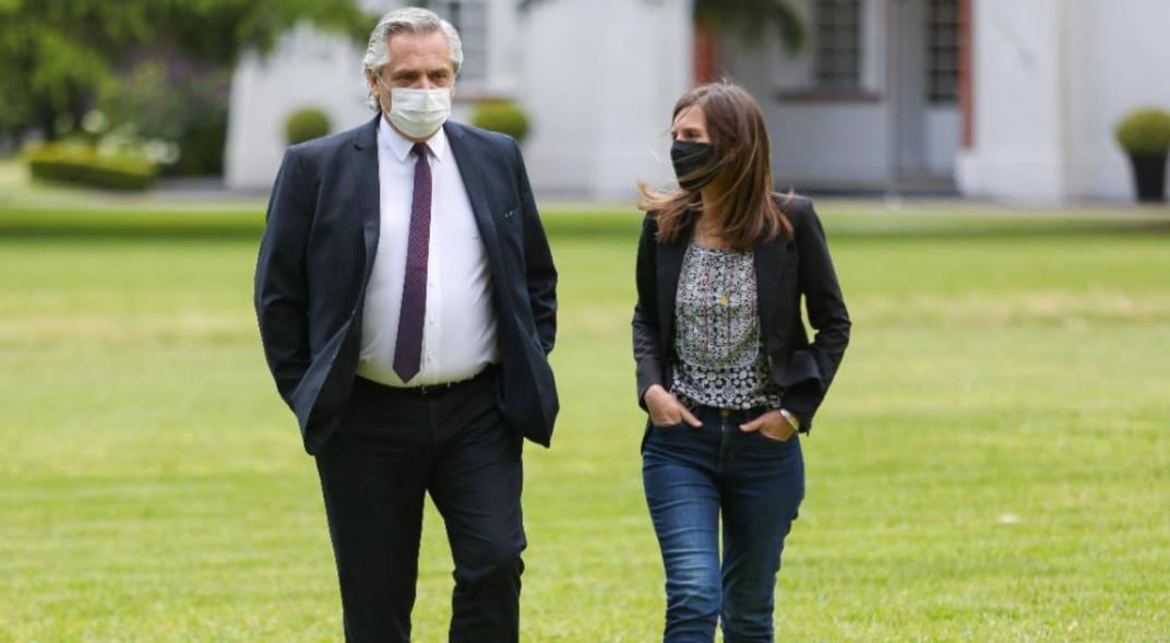 Alberto Fernández y Fernanda Raverta, titular de ANSES, durante un encuentro en Olivos.