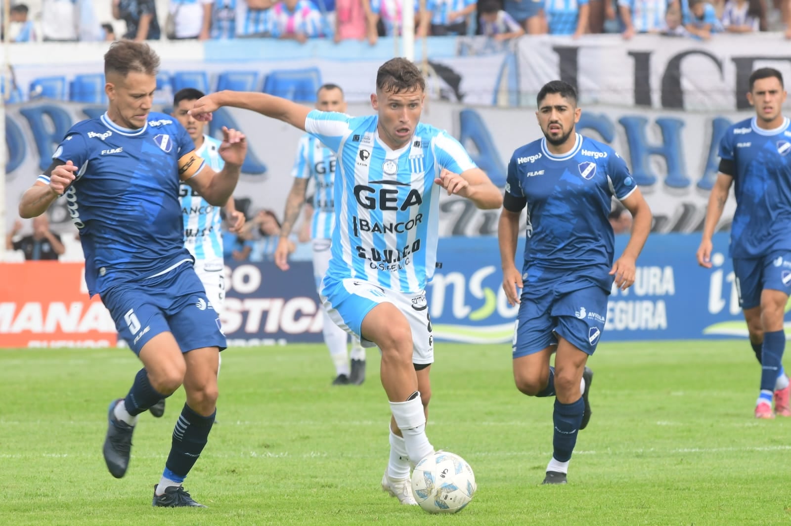 Racing, con el debut de Juan Carlos Olave como DT, recibió a Alvarado de Mar del Plata en Nueva Italia. (La Voz)