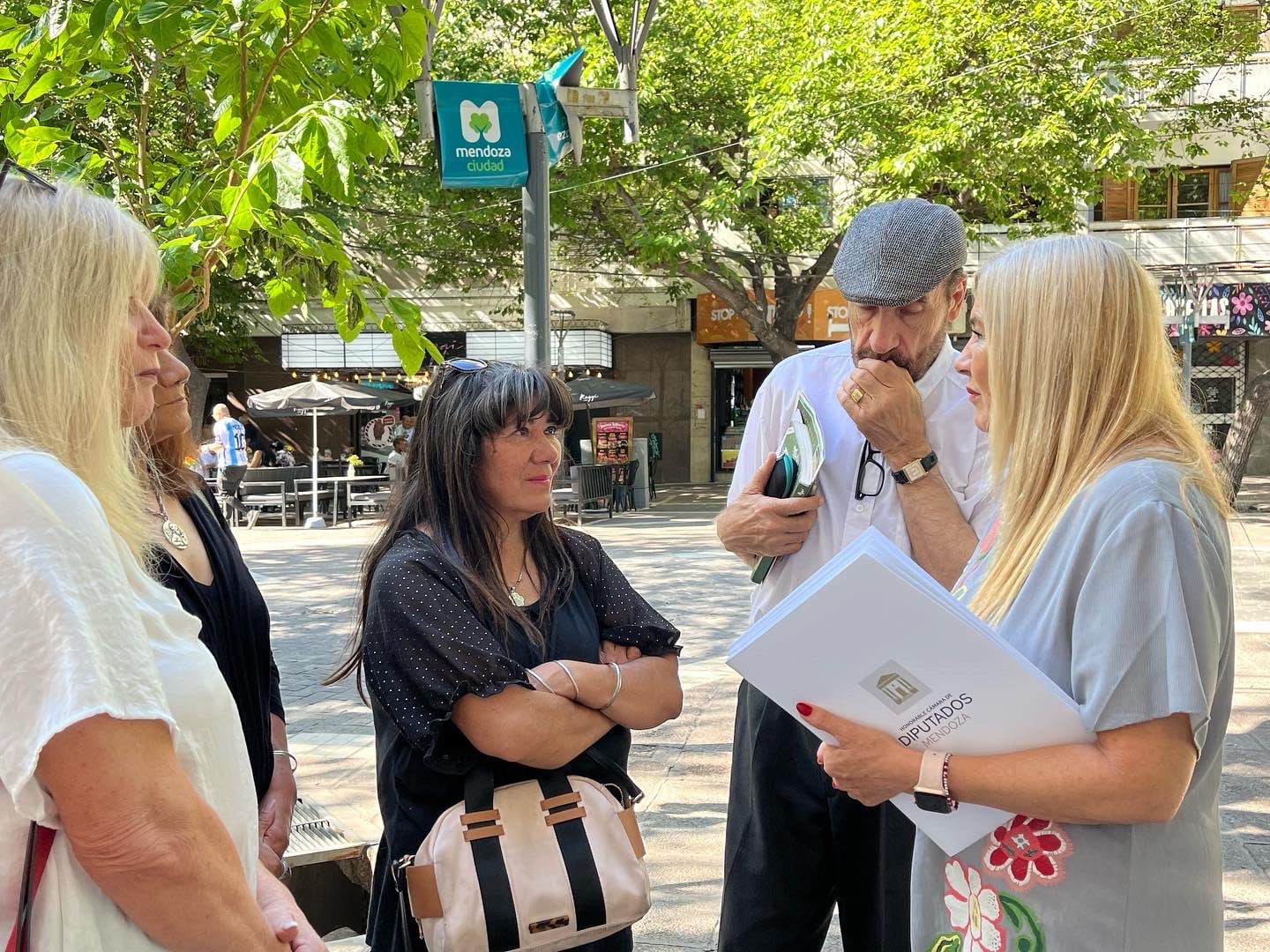 La diputada del PRO, Balsells-Miró, busca ayudar a los refugios de animales de Mendoza.