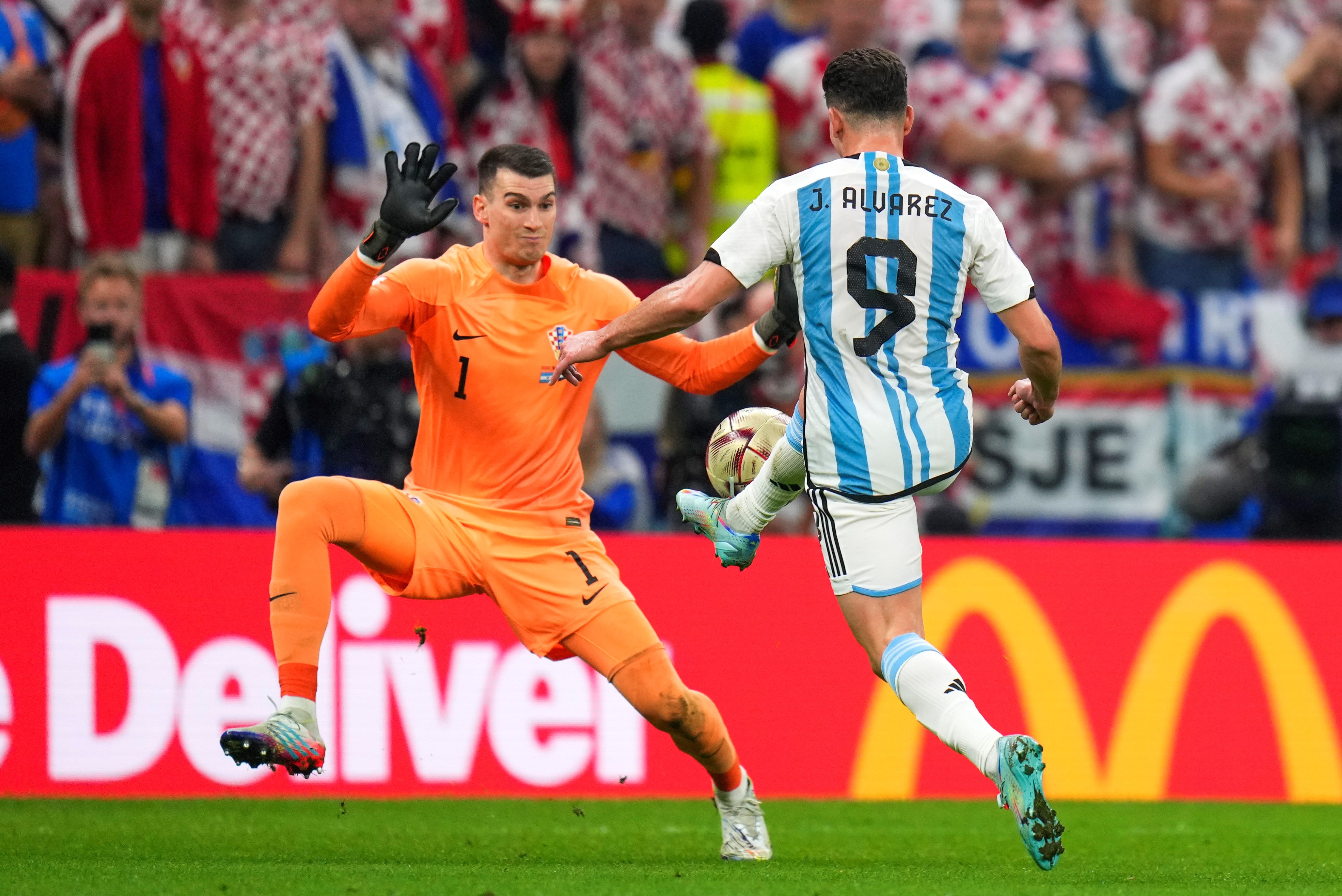 Álvarez marcó dos goles en la semifinal ante Croacia (AP).