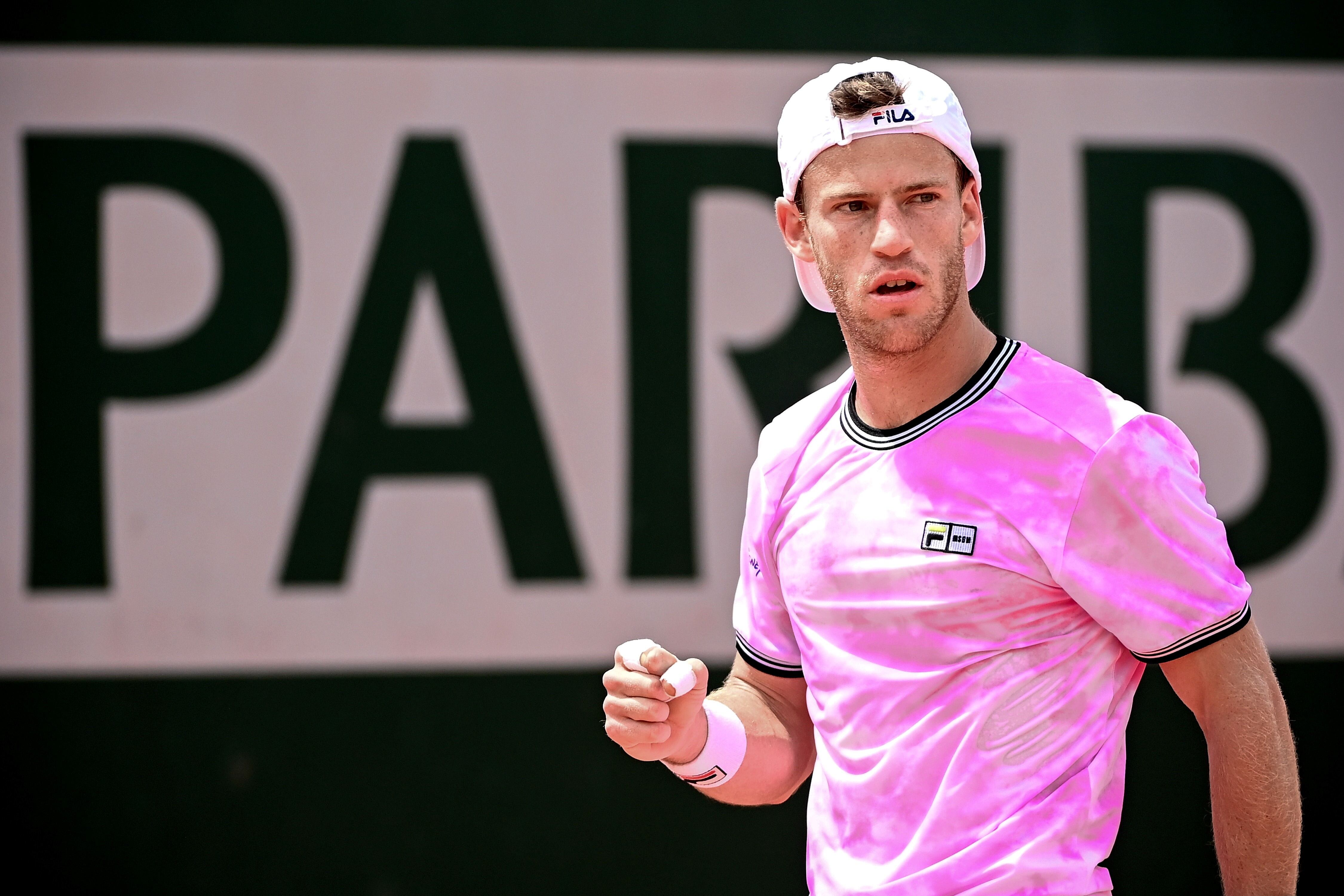 Diego Schwartzman celebra el triunfo ante el esloveno Aljaz Bedene, por la segunda ronda de Roland Garros 2021.