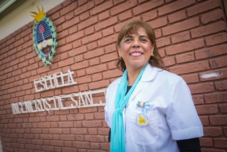 Lucía, la seño sanjuanina amiga del Ratón Pérez, que tiene un hermoso gesto con sus alumnos