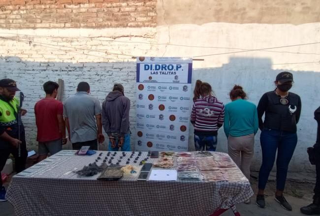 Desarticulan un “kiosco” dedicado al narcomenudeo.