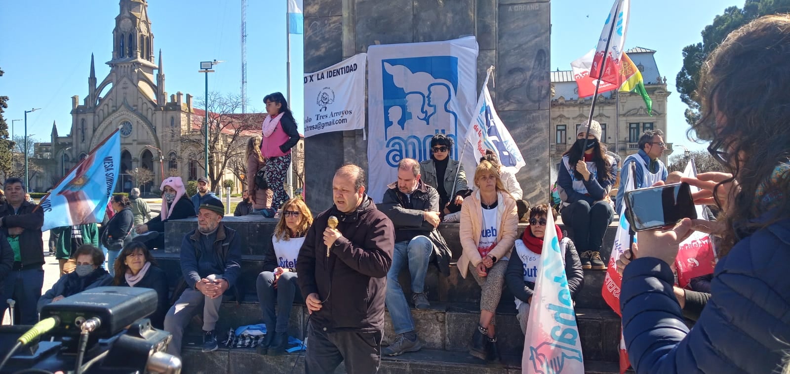 Tres Arroyos marcha en defensa de la democracia y en repudio al atentado contra Cristina Kirchner