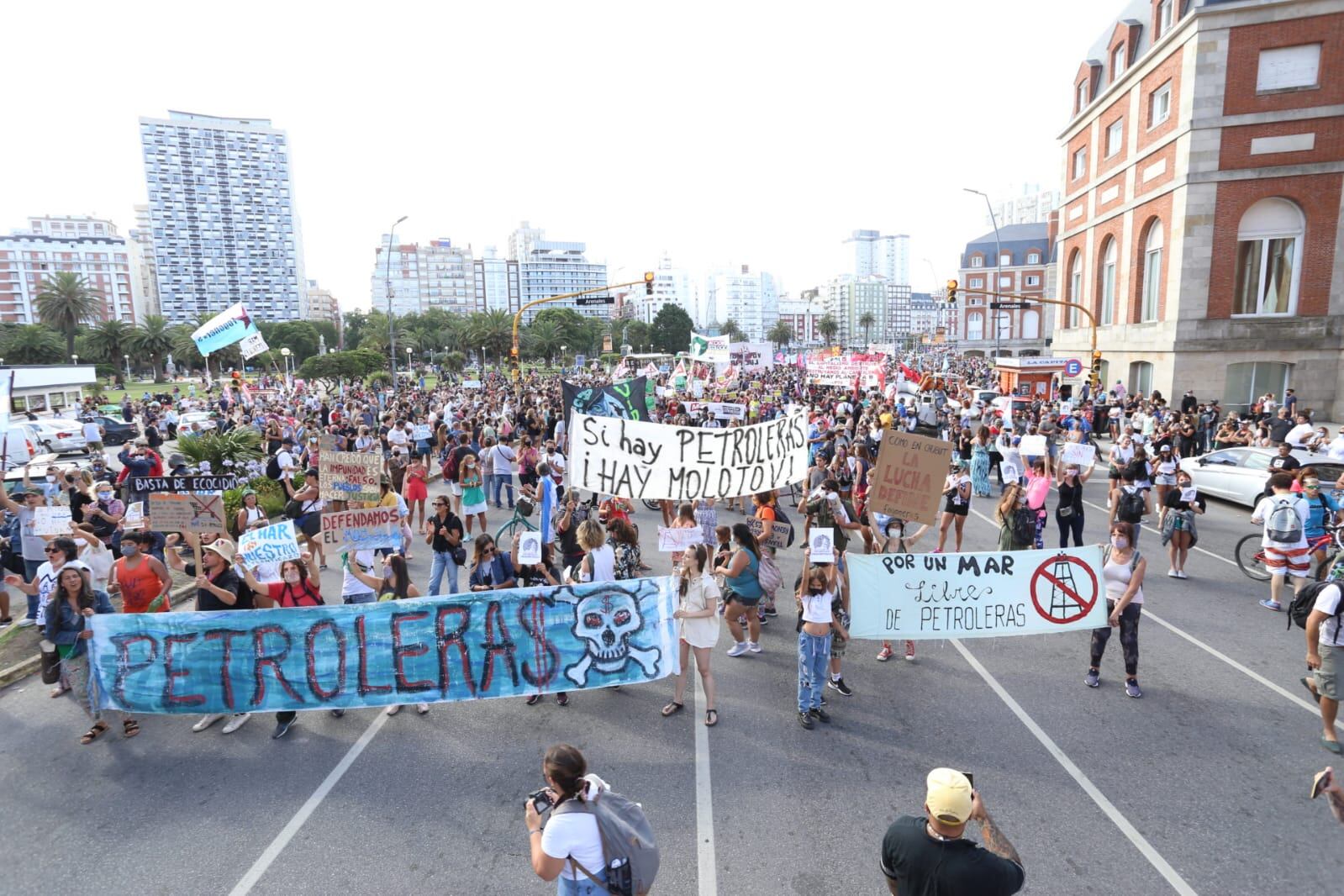 La jornada de manifestaciones se replica en distintos puntos del país.