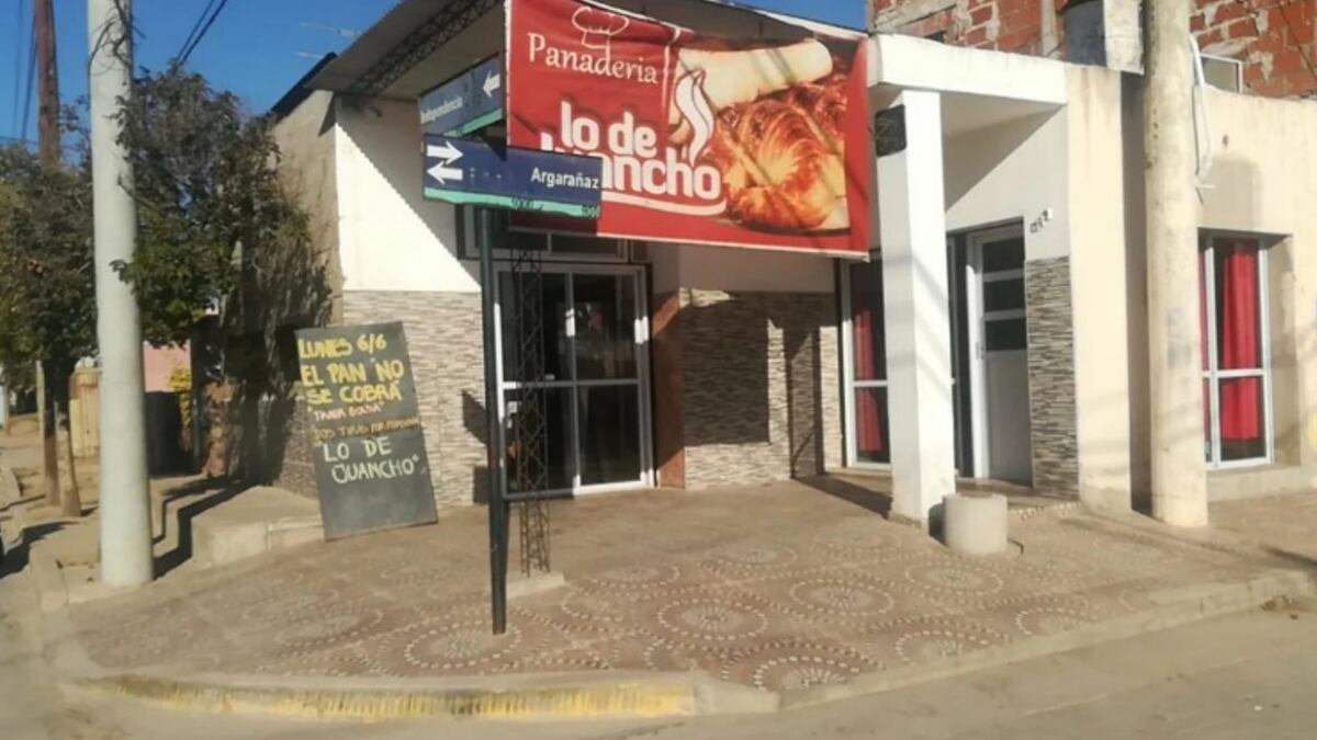Solidaridad cordobesa: la panadería que una vez al mes regala el pan