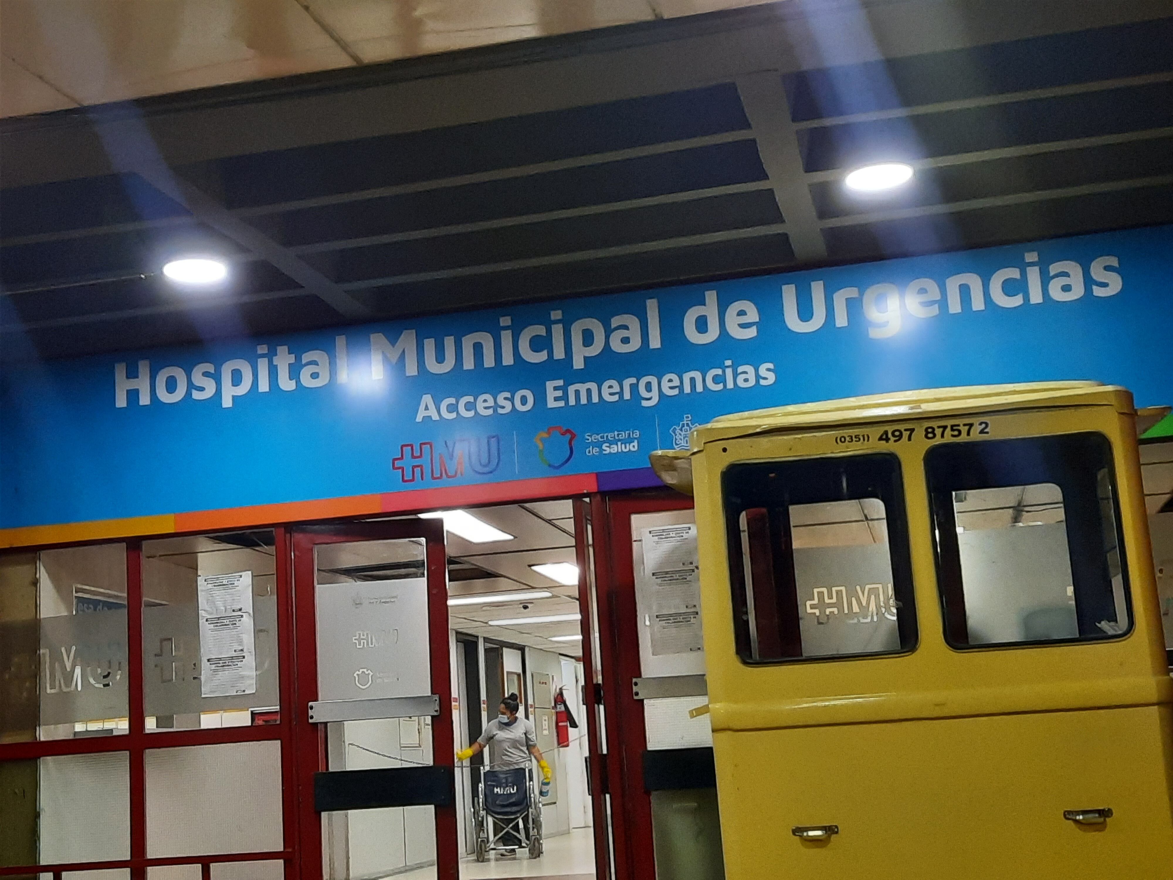 El hombre de 43 años falleció en el Hospital Municipal de Urgencias. (Lara Dominizi/CUP)