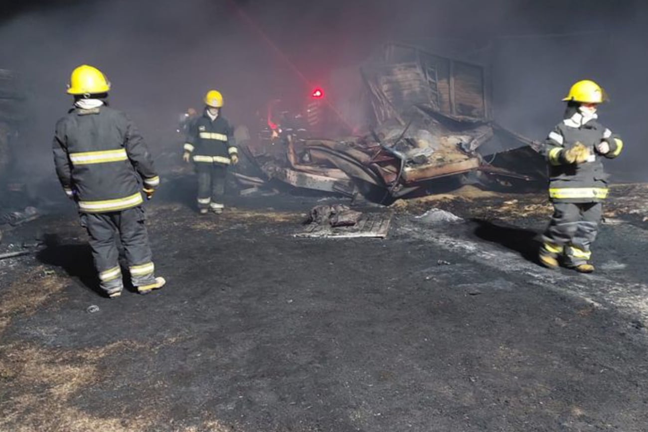 Ruta 7. Murió un camionero a la altura de Vicuña Mackenna (Bomberos de Vicuña Mackenna).