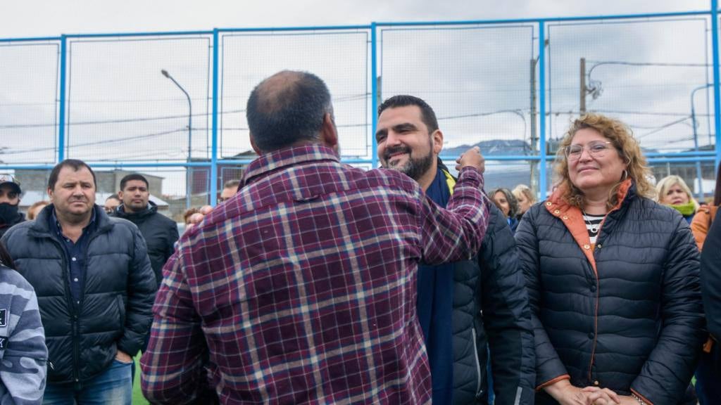 Momentos muy emotivos y alegres se vivieron en la inauguración de los espacios deportivos en el Barrio Gendarmería.