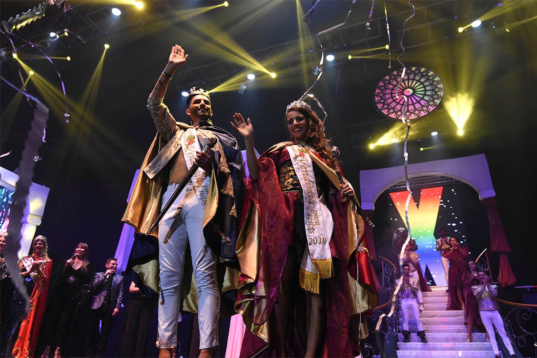 Vendimia para Todxs 2019.

En el estadio Arena Maipú se celebró la VPT (ex Vendimia Gay). Gonzalo Romano y Coni Fariello, electos rey y reina.