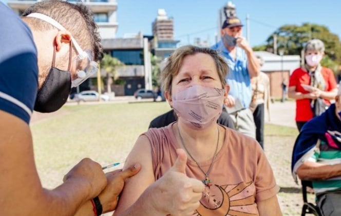 Continúa la vacunación contra el COVID en Posadas.