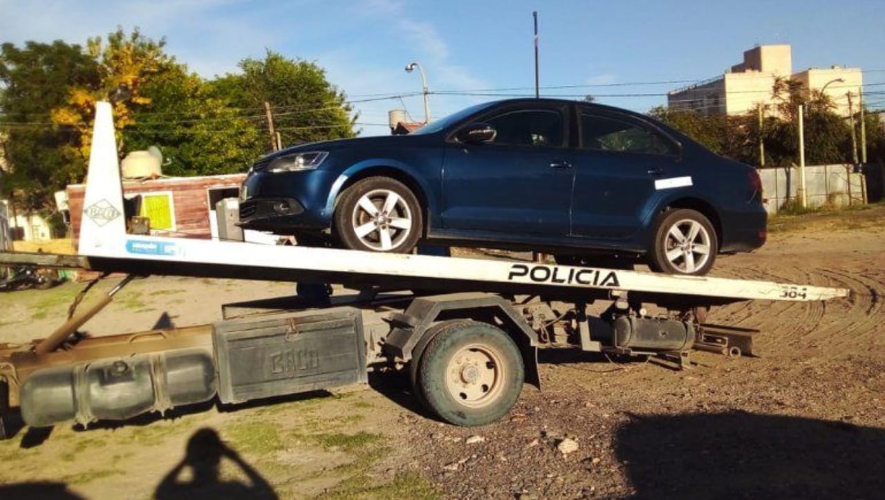 La policía secuestró el auto del hombre.