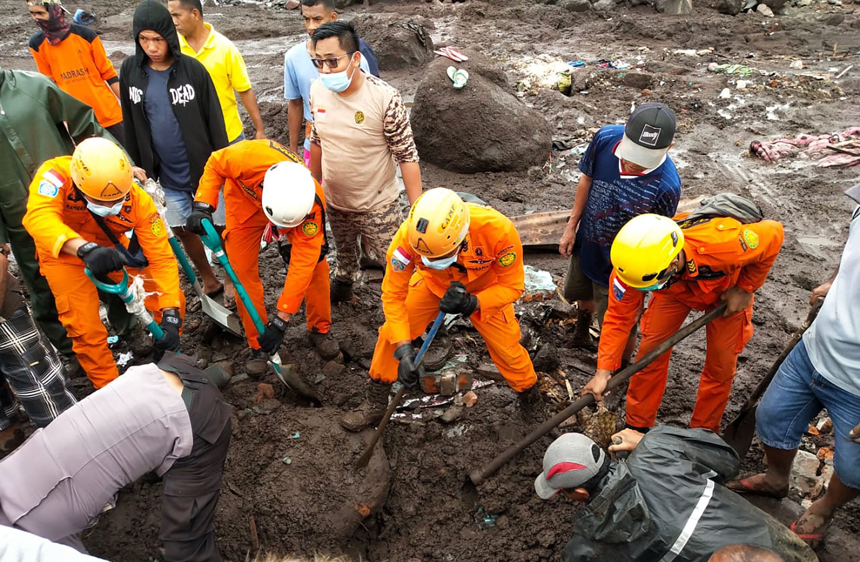 Al menos 95 muertos por las inundaciones en Indonesia y Timor Oriental. (AFP)