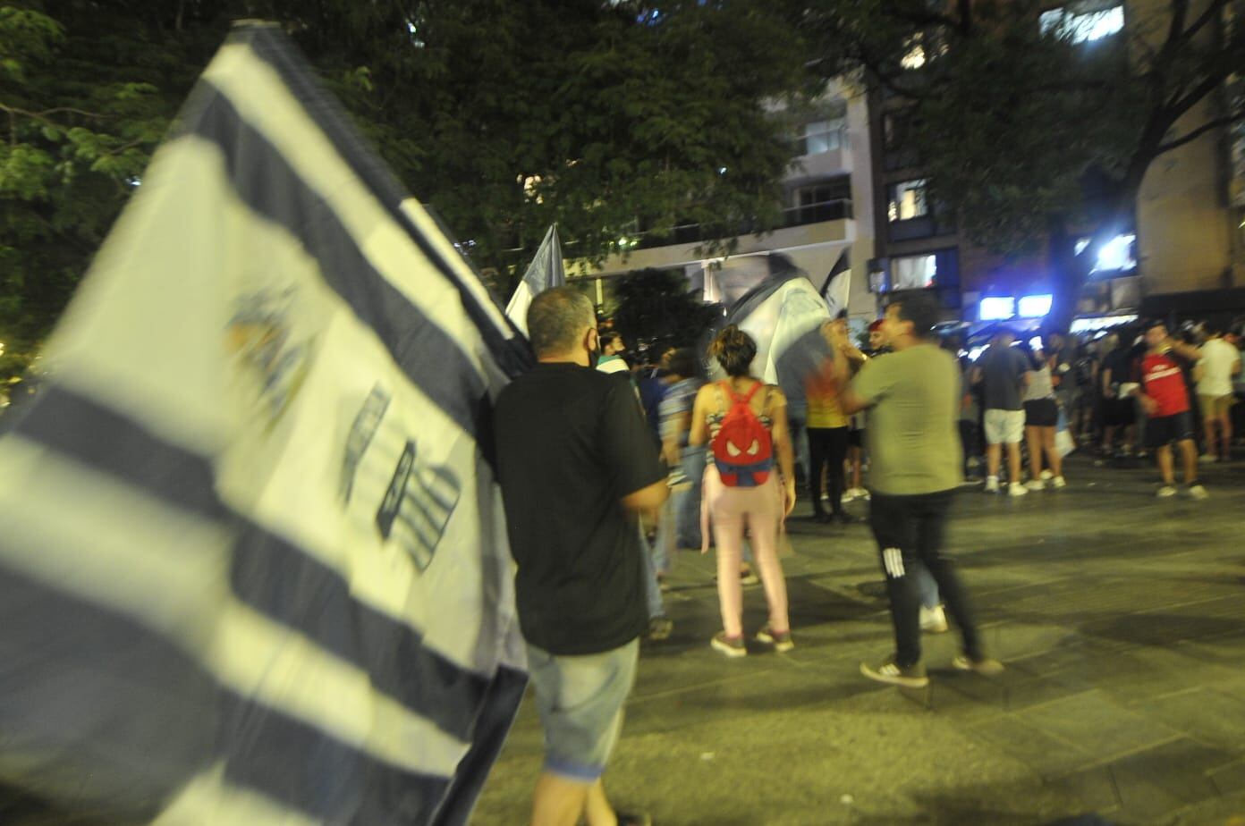 Las mejores fotos de los hinchas de Talleres alentando en Córdoba. (Javier Ferreyra)