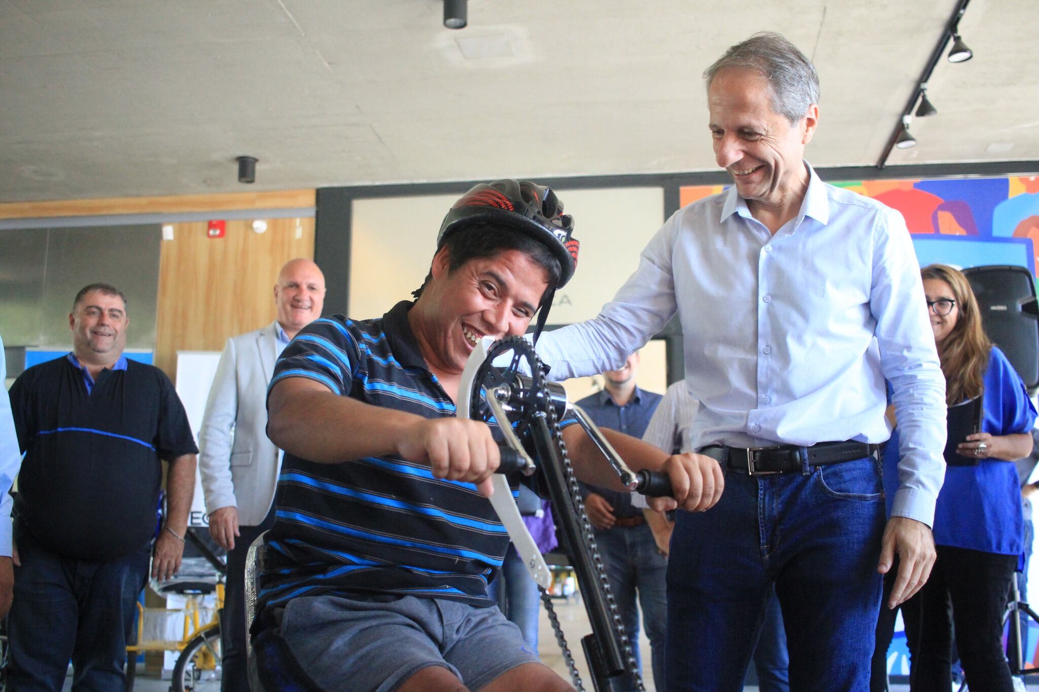 Entrega de bicicletas adaptadas