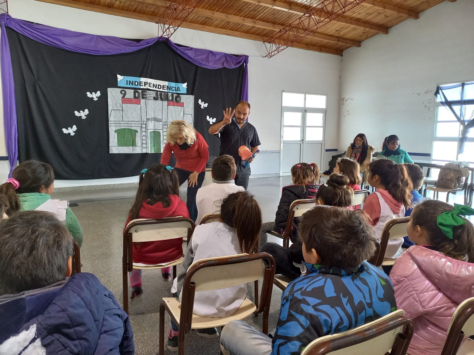 Integrantes del Centro de Atención Primaria brindaron una charla en el Barrio Ruta 3 Sur