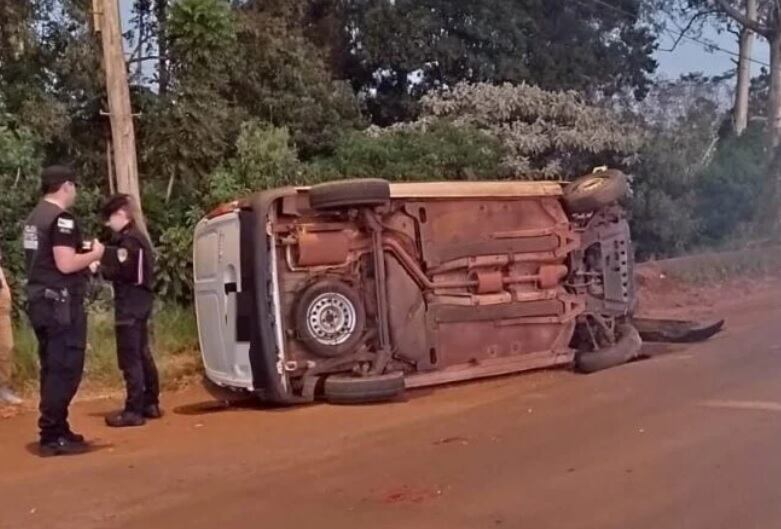 Accidente en Oberá dejó daños materiales.