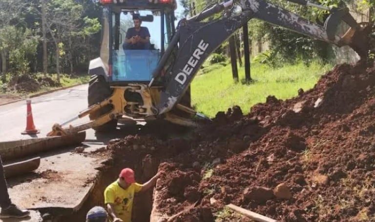 Realizan obras en la nueva toma de agua del arroyo Mbocay.