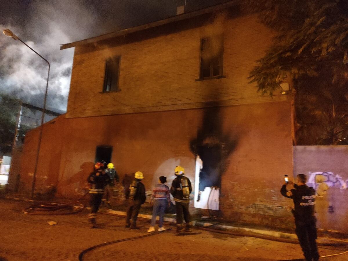 Villa María: un incendio se desató en una casona ferroviaria declarada Patrimonio Histórico