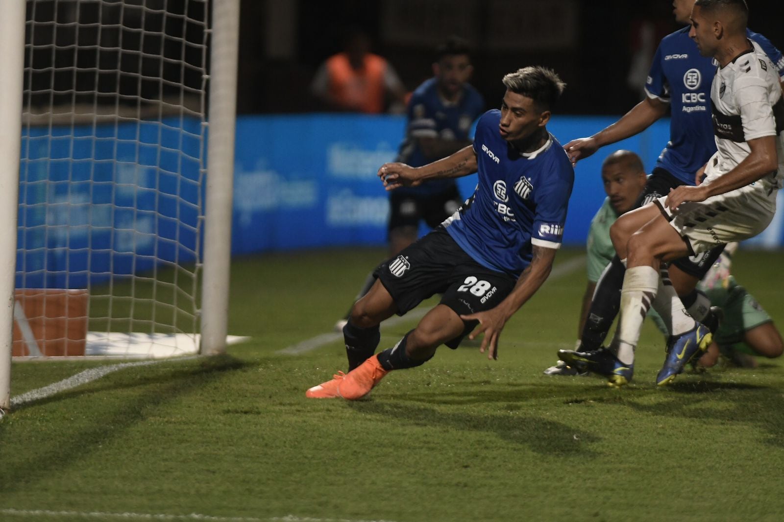 Talleres en su partido ante Platense, por la quinta fecha de la Liga Profesional 2023. (Federico López Claro / La Voz).