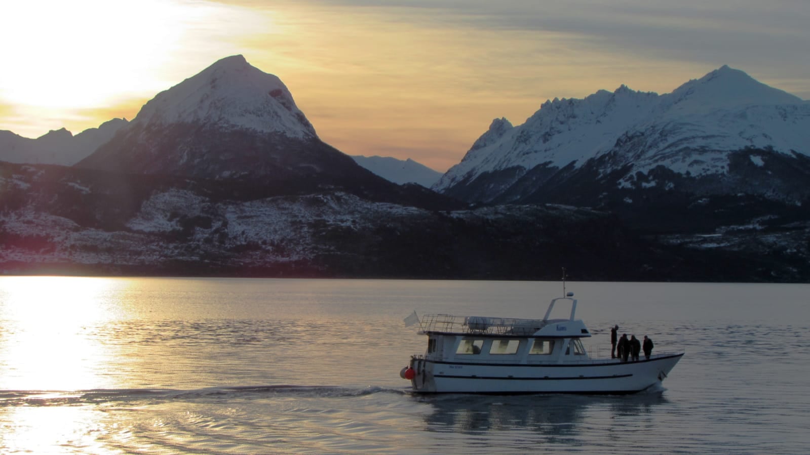 Navegación por el Canal Beagle, una experiencia única.