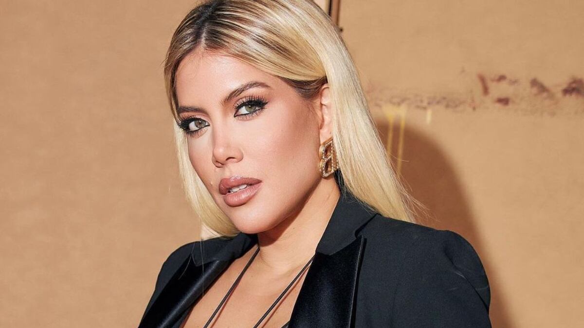 La microbikini fucsia de Wanda Nara que será un éxito para el verano
