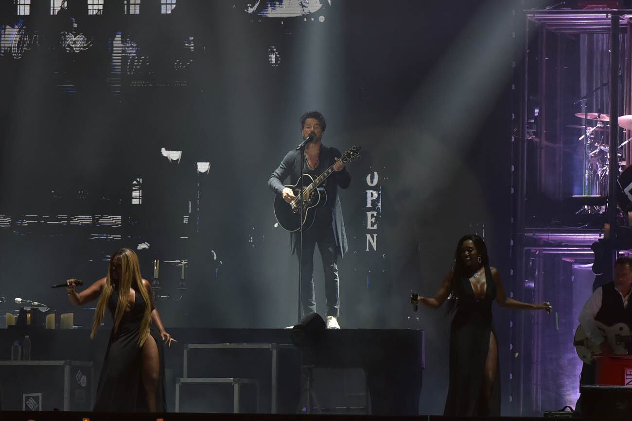 Ricardo Arjona en la cancha de Instituto (Facundo Luque / La Voz)